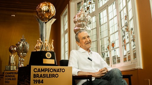 Flu emociona Parreira com homenagem a ele e aos campeões brasileiros de 84
