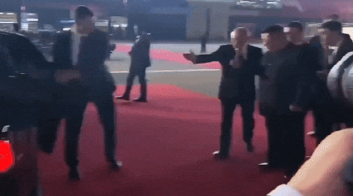 Putin e Kim Jong-un disputam para ver quem é o mais 'gentil' ao entrar em veículo