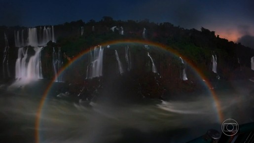 Arco-íris noturno: fenômeno só ocorre em noites de lua cheia no Parque Nacional do Iguaçu; VÍDEO