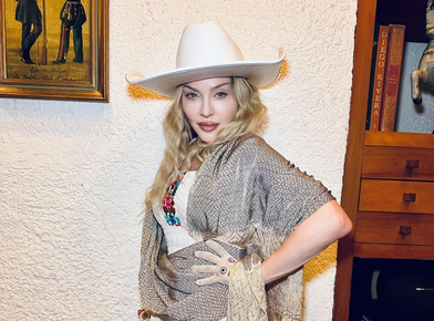 Madonna usa roupas de Frida Kahlo em visita à casa que se tornou museu no México; fotos