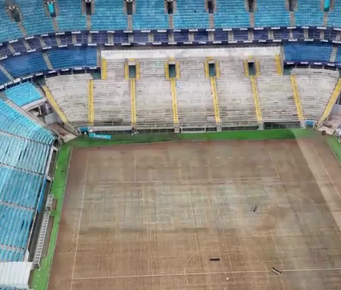 Imagens mostram estado da Arena do Grêmio após recuo da inundação; veja