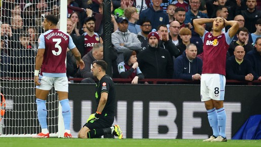 Após gol contra incrível de goleiro, A. Villa reage e iguala com Liverpool; siga