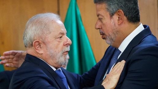 Lula convoca líderes e ministros a reunião de emergência