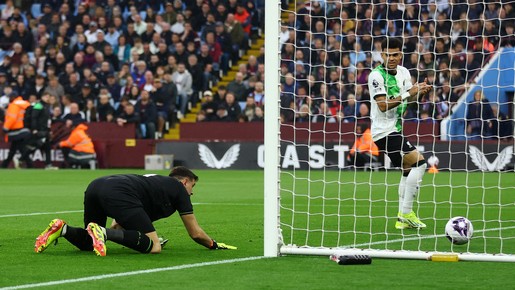Villa busca empate heroico com Liverpool após frangaço de Dibu e fica perto da Champions