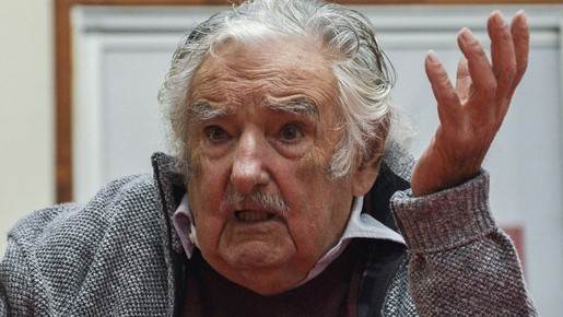 Mujica descarta tratar tumor fora do Uruguai: 'Vou seguir minha vida normalmente'