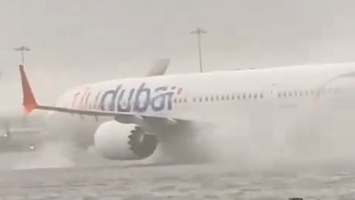 VÍDEO: tempestade castiga Dubai, e avião trafega por pista inundada no aeroporto