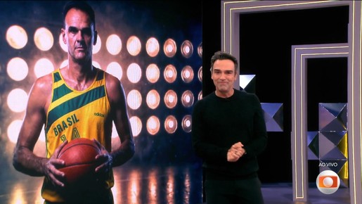 Tadeu se emociona e dedica o programa ao irmão Oscar Schmidt