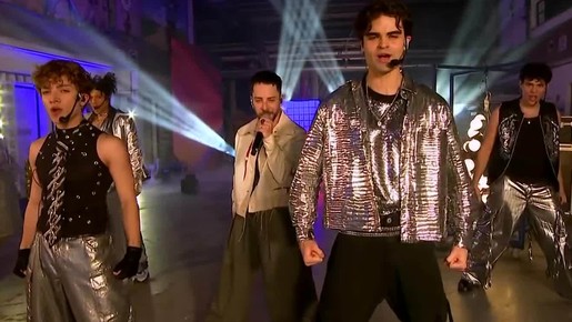 'Arrasou': Sandy vibra com performance de Junior