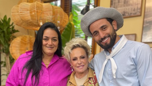 Matteus, do 'BBB 24', abre álbum de fotos com a mãe nos bastidores da Globo