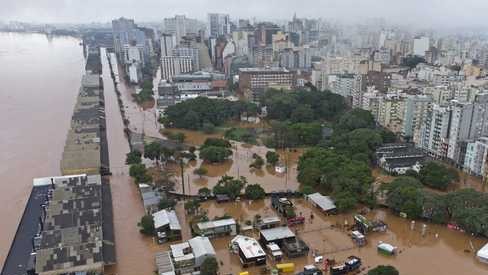 Lixo toma ruas de Porto Alegre onde a água já baixou; SIGA