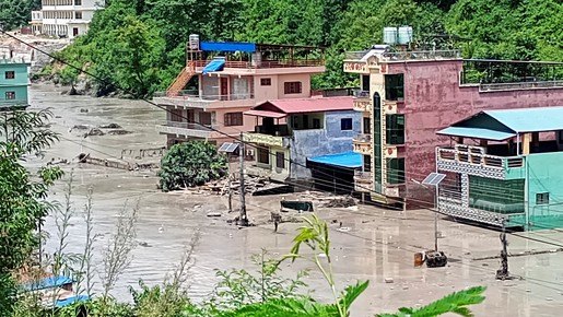 Avalanche de lama na fronteira do Nepal com o Tibete deixa 160 mortos