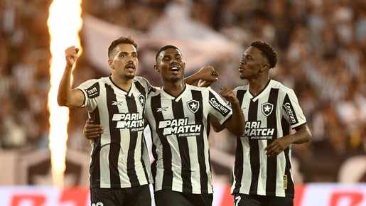 Botafogo sai na frente do Vitória com golaço na Copa do Brasil; SIGA