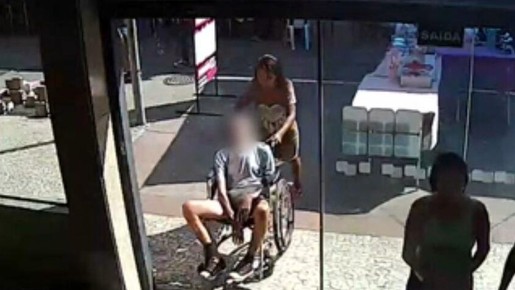 Novos vídeos mostram mulher chegando a banco com idoso já morto, segundo peritos