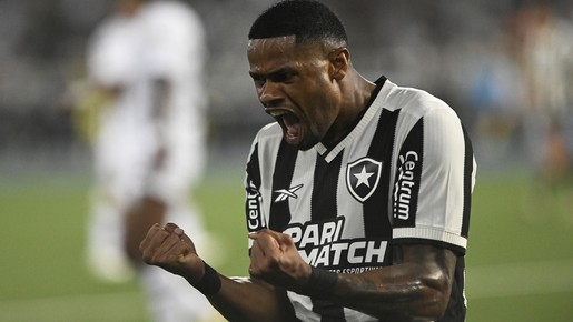 Botafogo incorpora o espírito da Libertadores e vence LDU