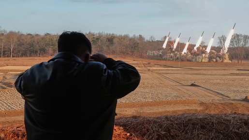 Kim Jong-un inspeciona foguetes durante visita de secretário dos EUA à Coreia do Sul