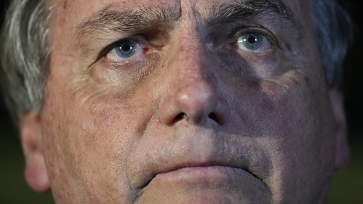 Bolsonaro é levado para SP depois de ser internado no AM