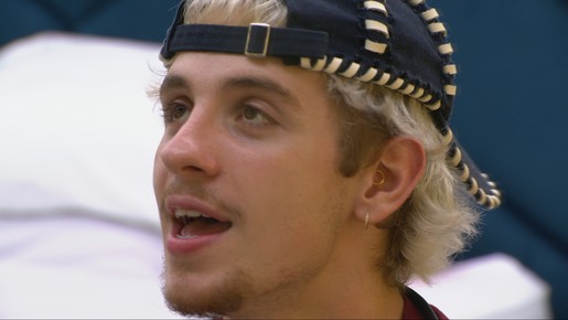 Juliano Floss flagra papo entre sisters no BBB: 'Até do Boneco elas falam mal'