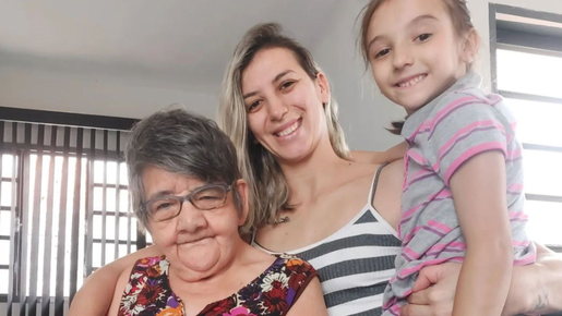 Mulher conta como adotou filha de 70 anos que 'morava' em hospital: 'A melhor coisa'