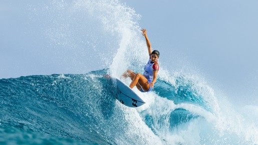 Surfe: namorada de Chumbinho e irmã de Medina avançam às oitavas em Gold Coast
