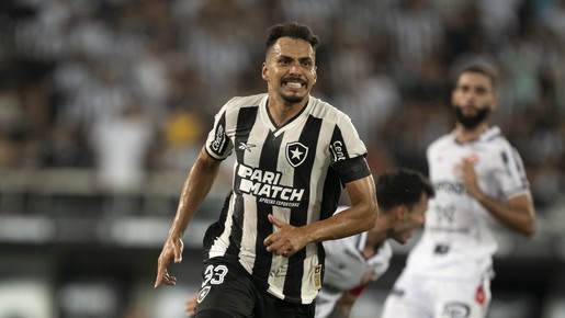 Eduardo supre ausência de Tiquinho e resolve nas copas pelo Botafogo