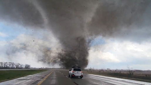 Tornados atingem os EUA e deixam rastro de destruição; vídeo