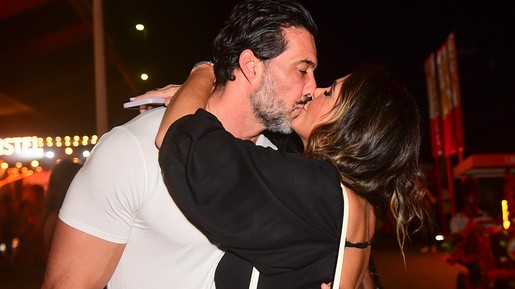 Lembra dela? Ex-BBB Leka beija marido bonitão em show da Duda Beat em SP; veja fotos