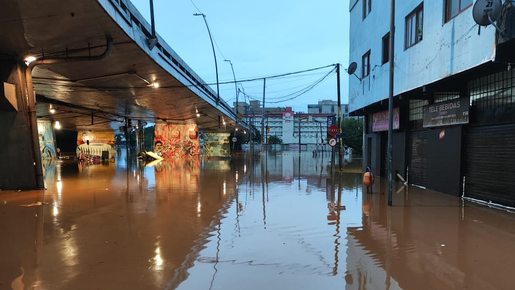 Enchentes deixam presídios ilhados no RS, e mil detentos são transferidos